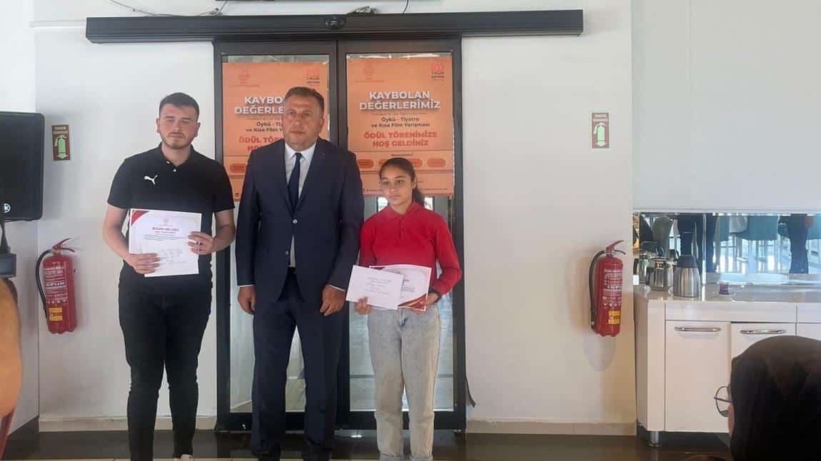 Jüri Özel Ödülü Alan Öğrencimizi Tebrik Ederiz